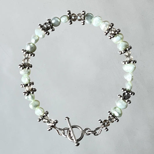 Pastel Green Pearl Bracelet